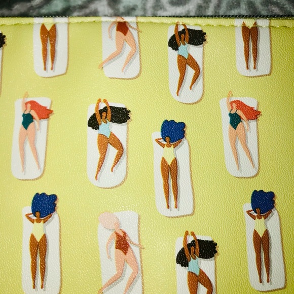 New Ispy Cosmetics Bag - Picture 2 of 5